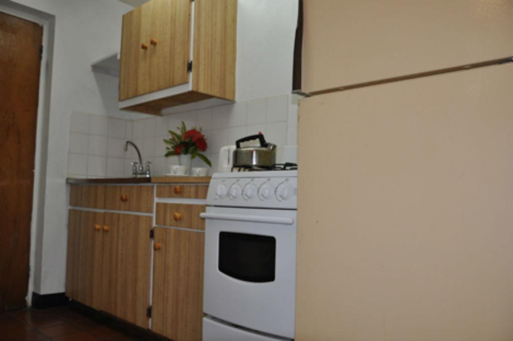 Carib Blue Apartments Oistins Pokoj fotografie