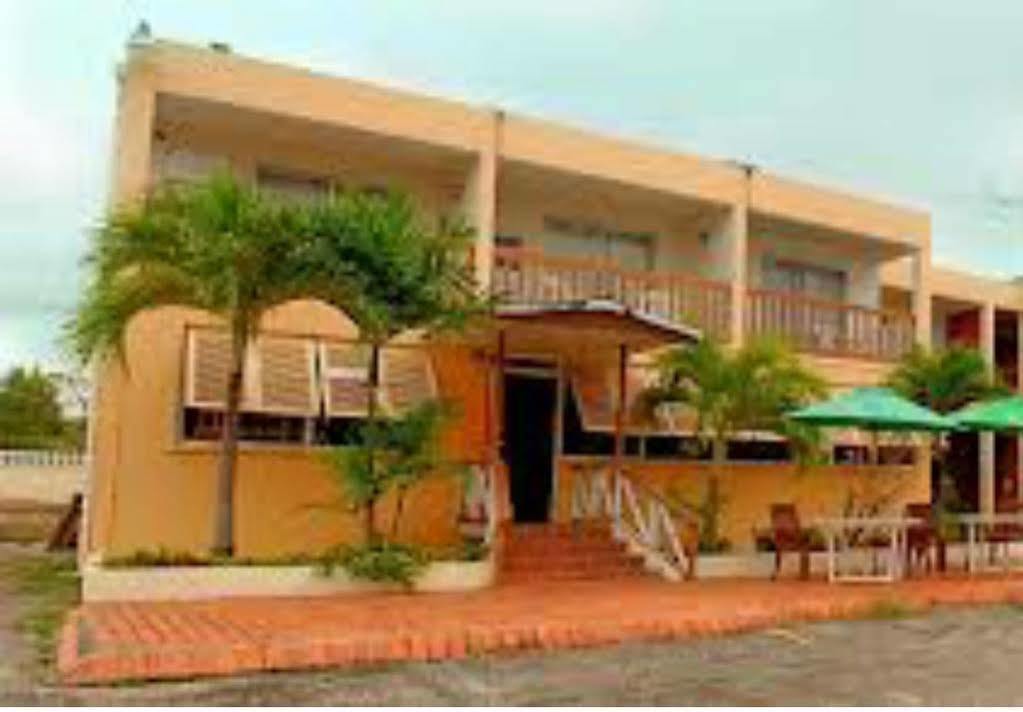 Carib Blue Apartments Oistins Exteriér fotografie
